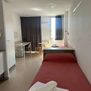 Hostal Residencia Universitaria Resa Francesc Giralt I Serra, Terrassa